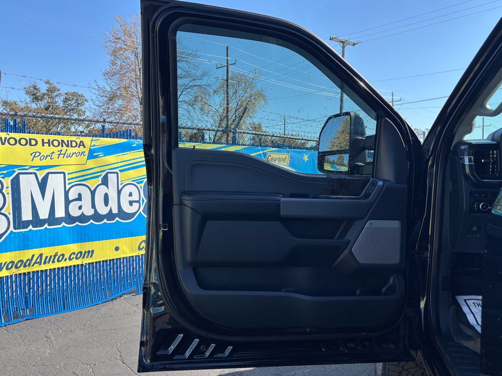 Used 2023 Ford F250 Lariat w/ Black Appearance Package AWD/4WD image 13