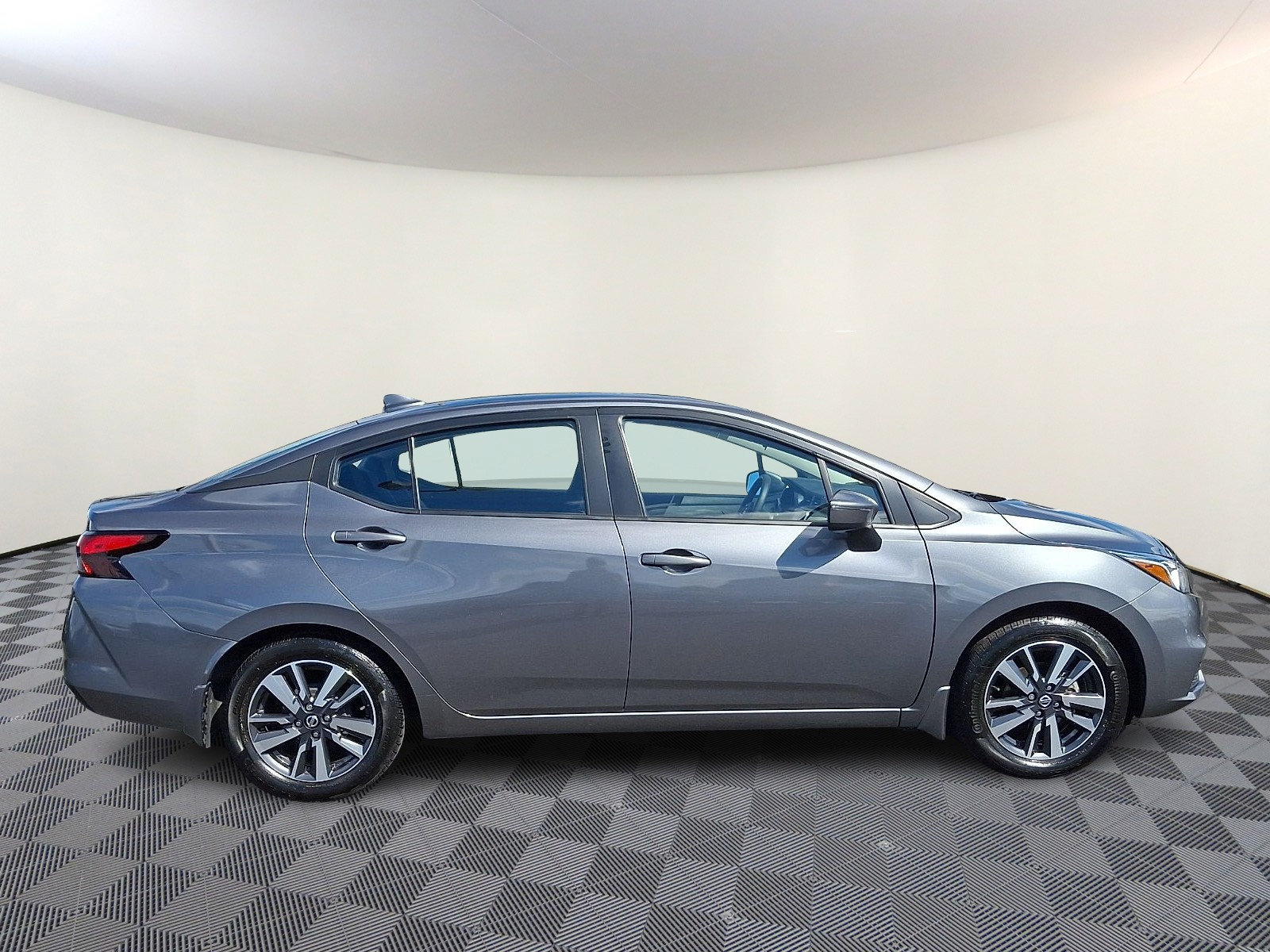 Used 2021 Nissan Versa SV FWD image 8
