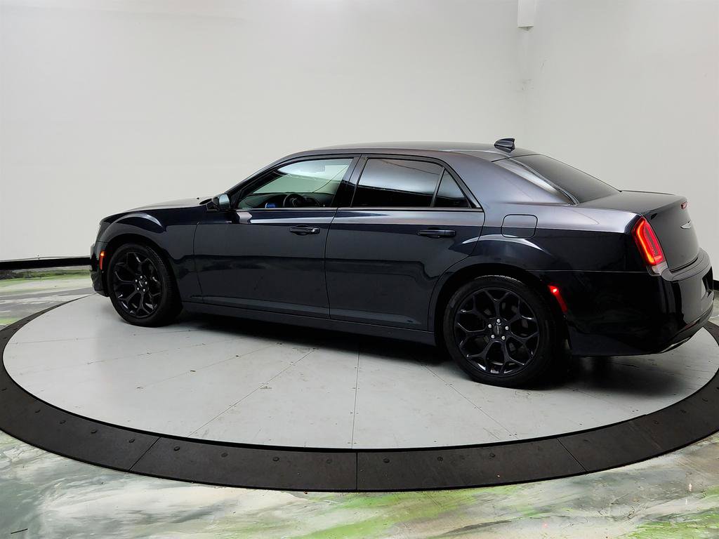 Used 2019 Chrysler 300 Touring w/ Sport Appearance Package RWD image 8