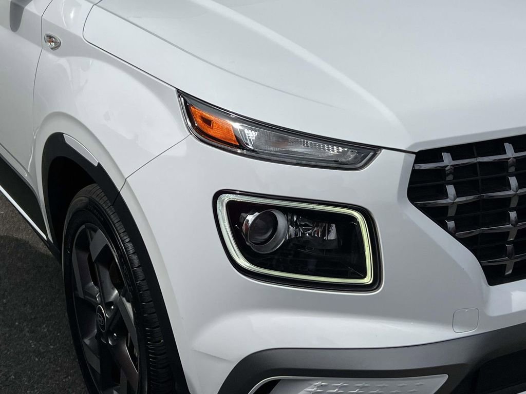 Certified 2023 Hyundai Venue Limited w/ Cargo Package image 10