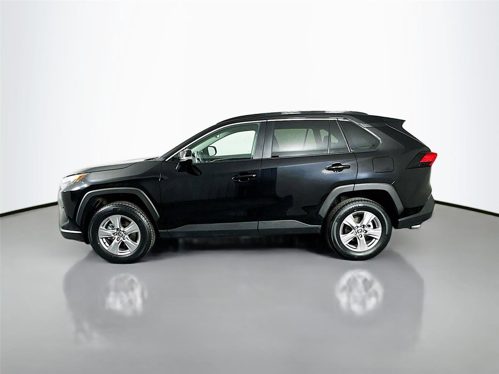 Used 2025 Toyota RAV4 XLE image 8