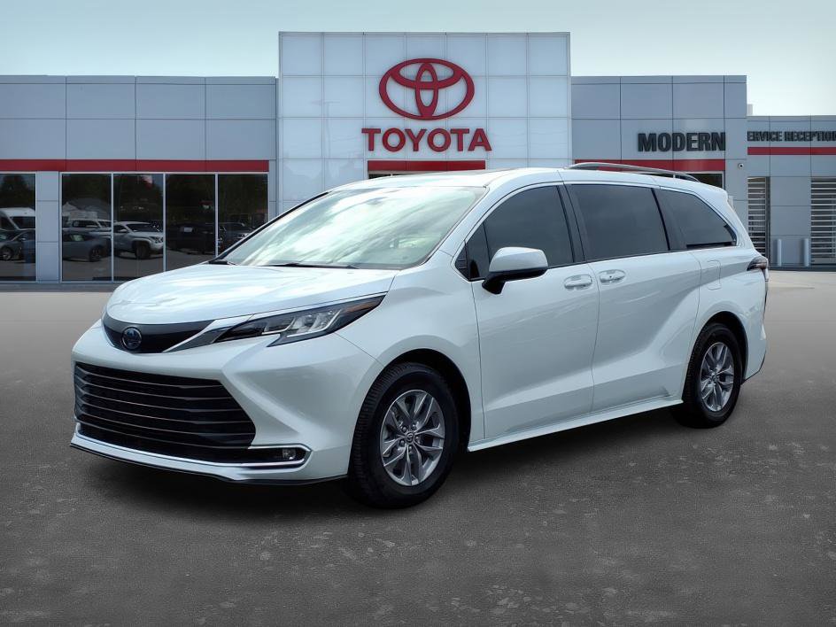 Certified 2022 Toyota Sienna XLE w/ XLE Plus Package