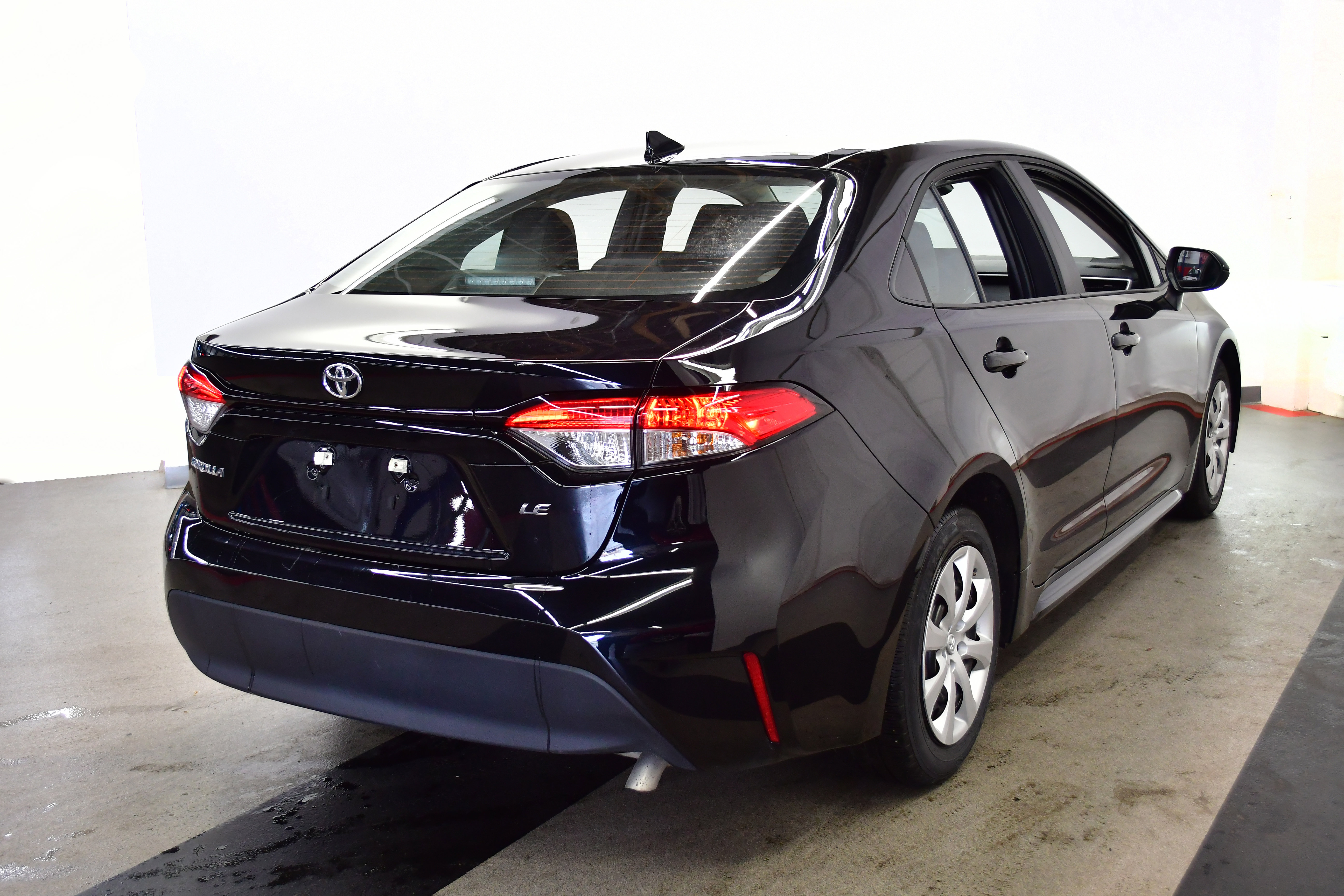Used 2025 Toyota Corolla LE image 7