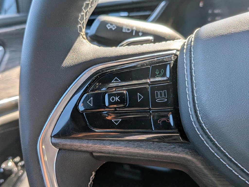 Used 2023 Jeep Grand Cherokee L Overland AWD/4WD image 19
