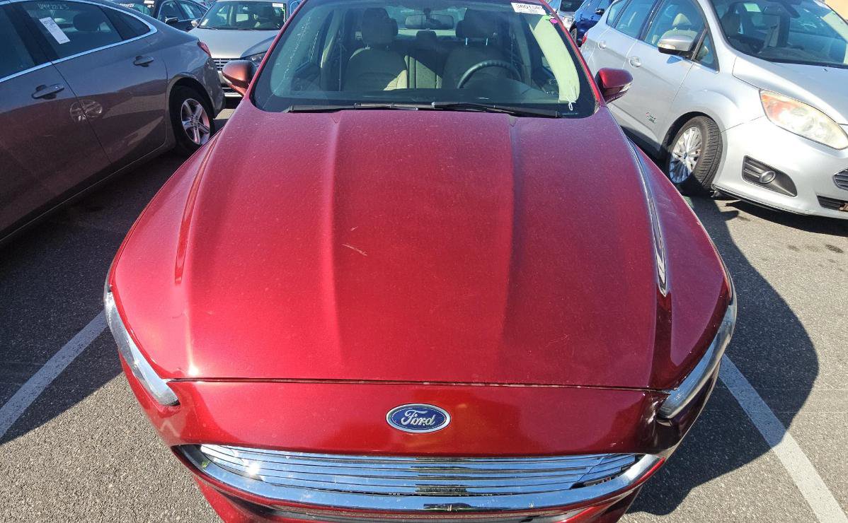 Used 2016 Ford Fusion SE FWD image 2