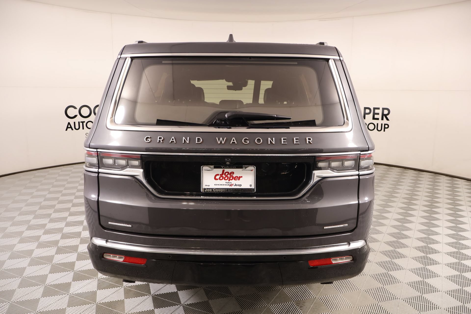 Used 2023 Jeep Grand Wagoneer Series III AWD/4WD image 25