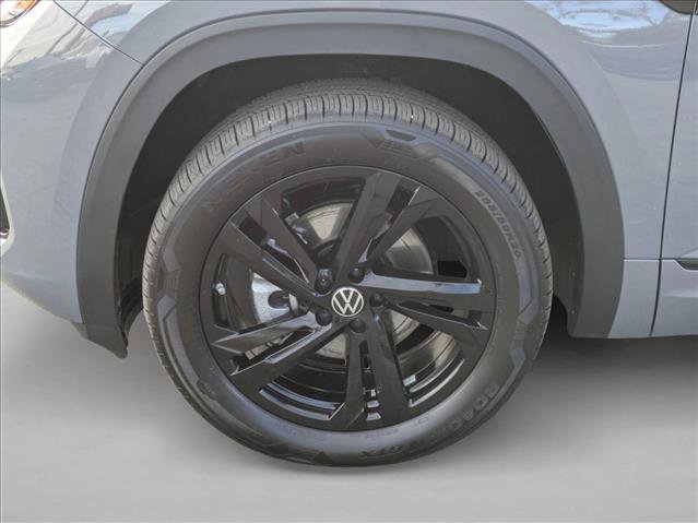 Used 2025 Volkswagen Atlas Cross Sport SEL R-Line image 24