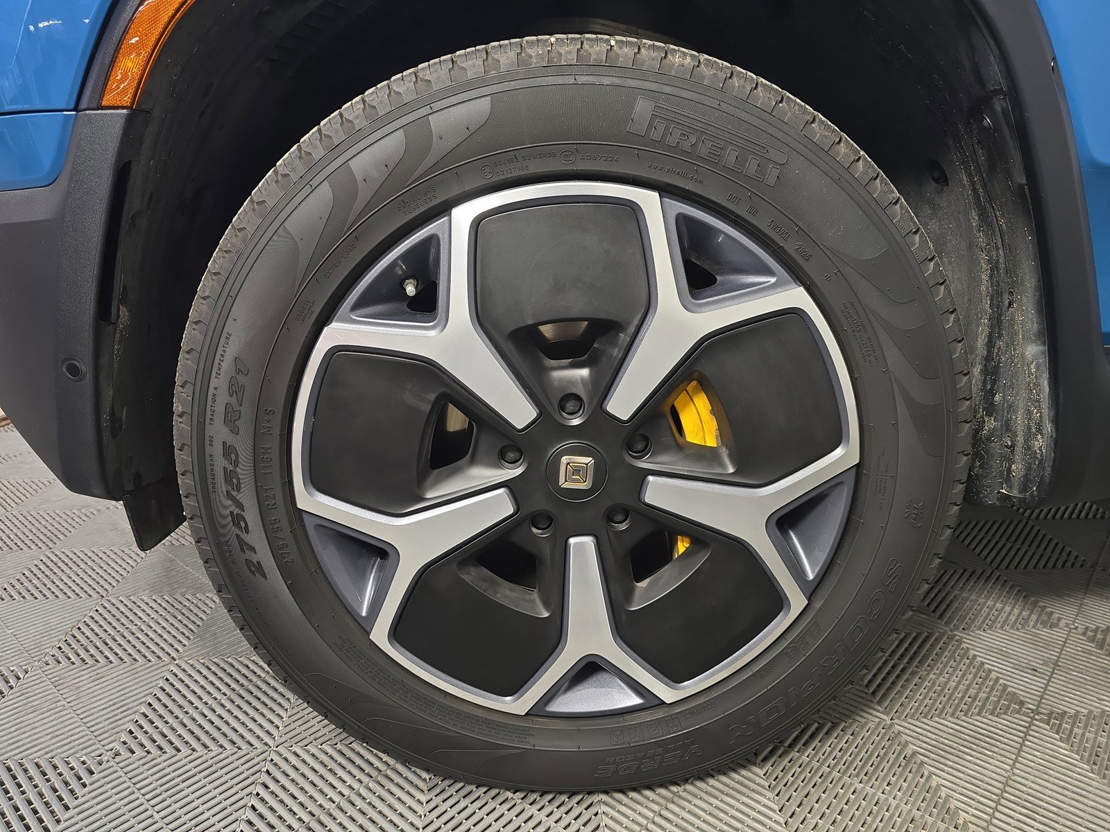 Used 2023 Rivian R1S Adventure AWD/4WD image 9