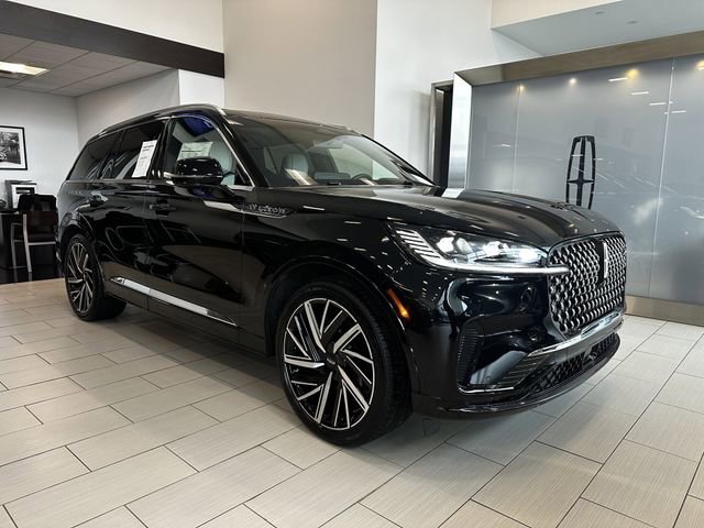 Certified 2025 Lincoln Aviator Black Label image 10
