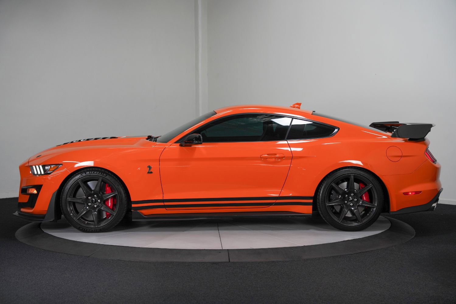 Used 2020 Ford Mustang Shelby GT500 w/ Carbon Fiber Track Pack image 8
