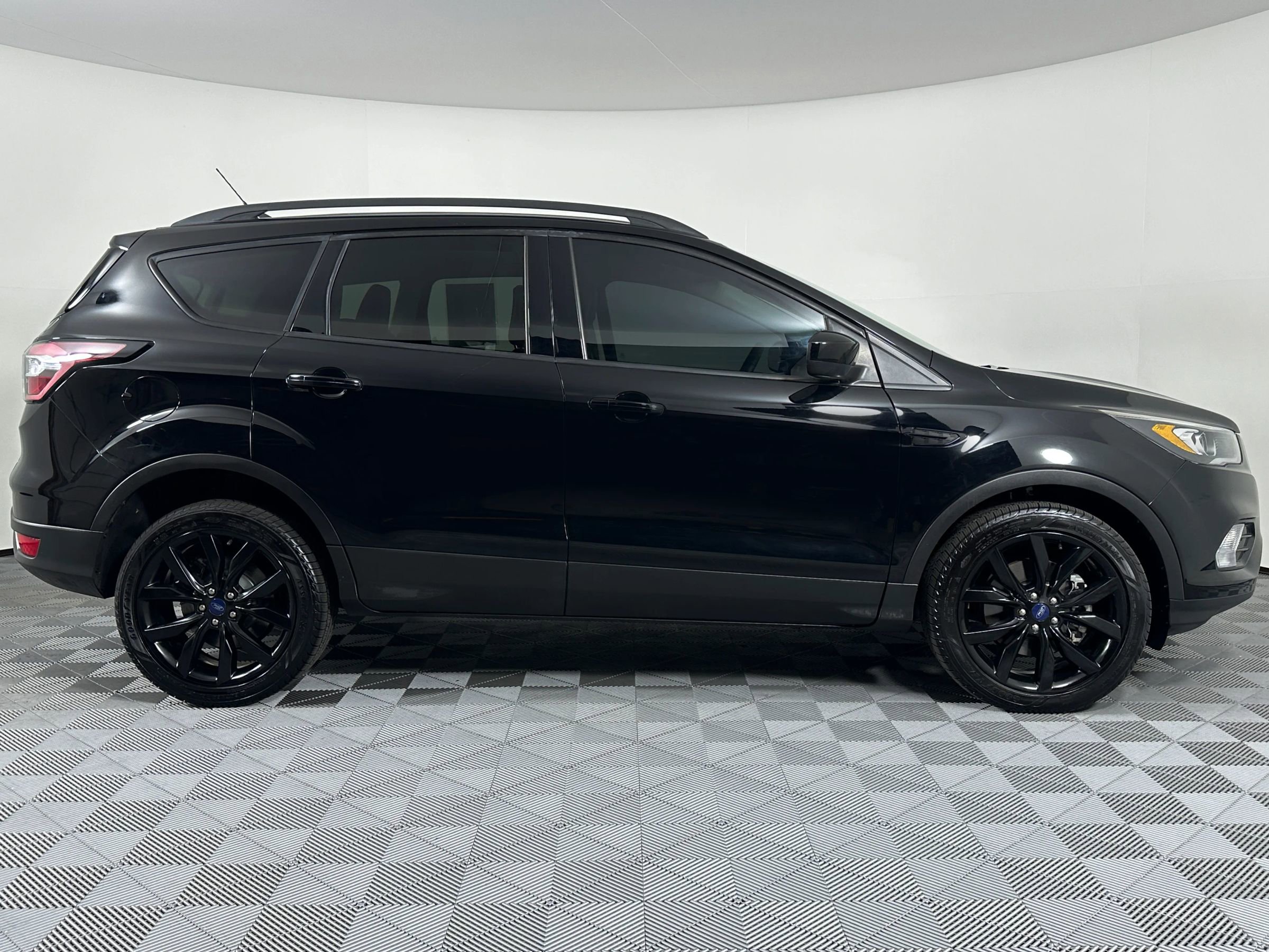 Used 2018 Ford Escape SE w/ Ford Safe & Smart Package AWD/4WD image 7