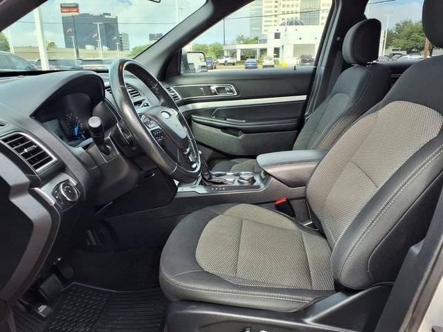 Used 2017 Ford Explorer XLT AWD/4WD image 4