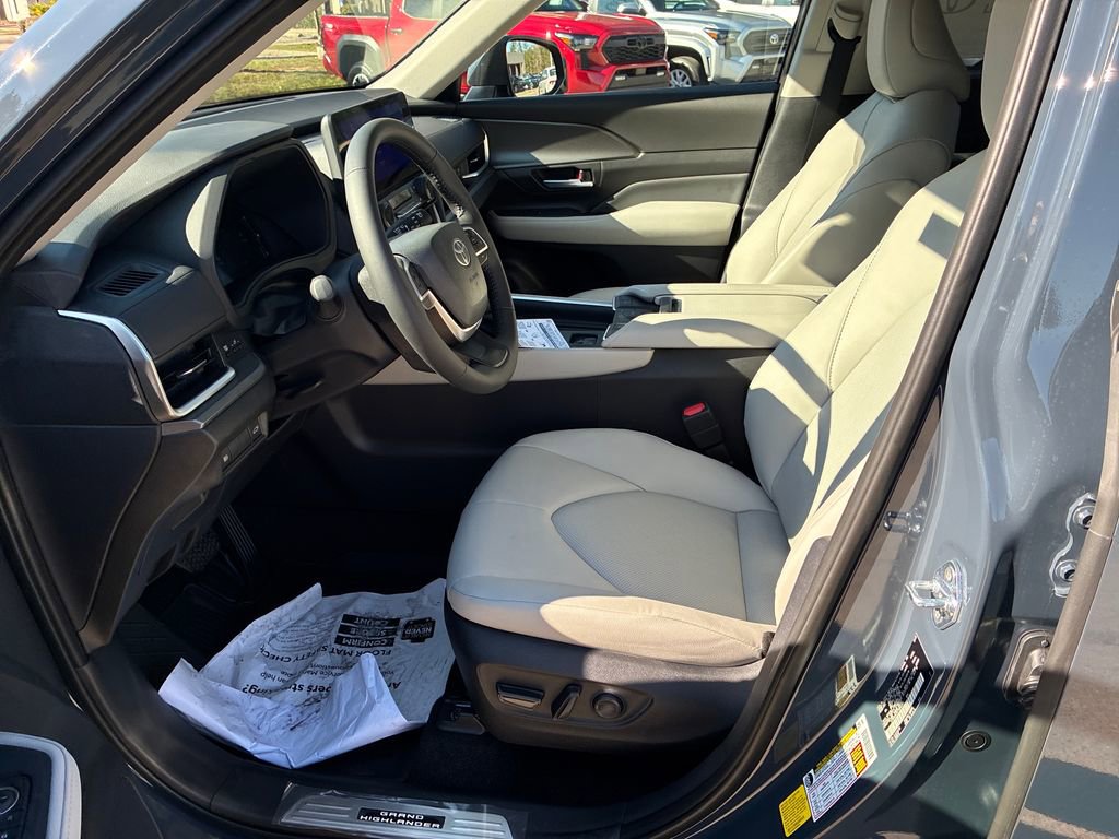 New 2026 Toyota Grand Highlander XLE image 15