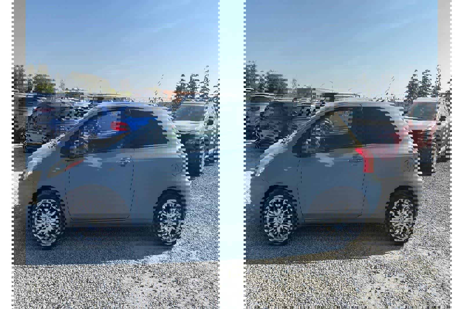 Used 2007 Toyota Yaris 2-Door Hatchback image 6