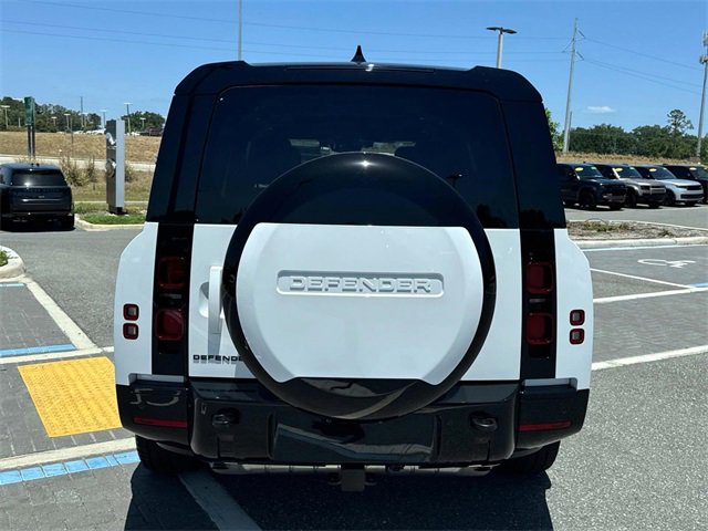 New 2025 Land Rover Defender 130 X-Dynamic SE image 5