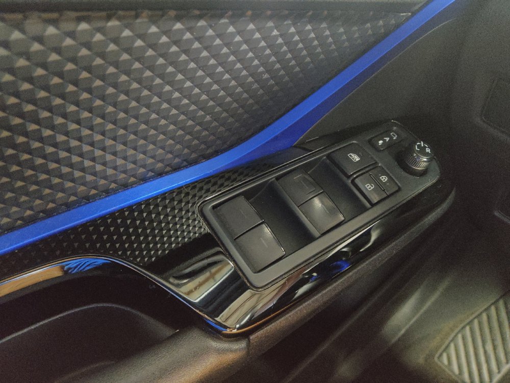 Used 2021 Toyota C-HR XLE FWD image 27