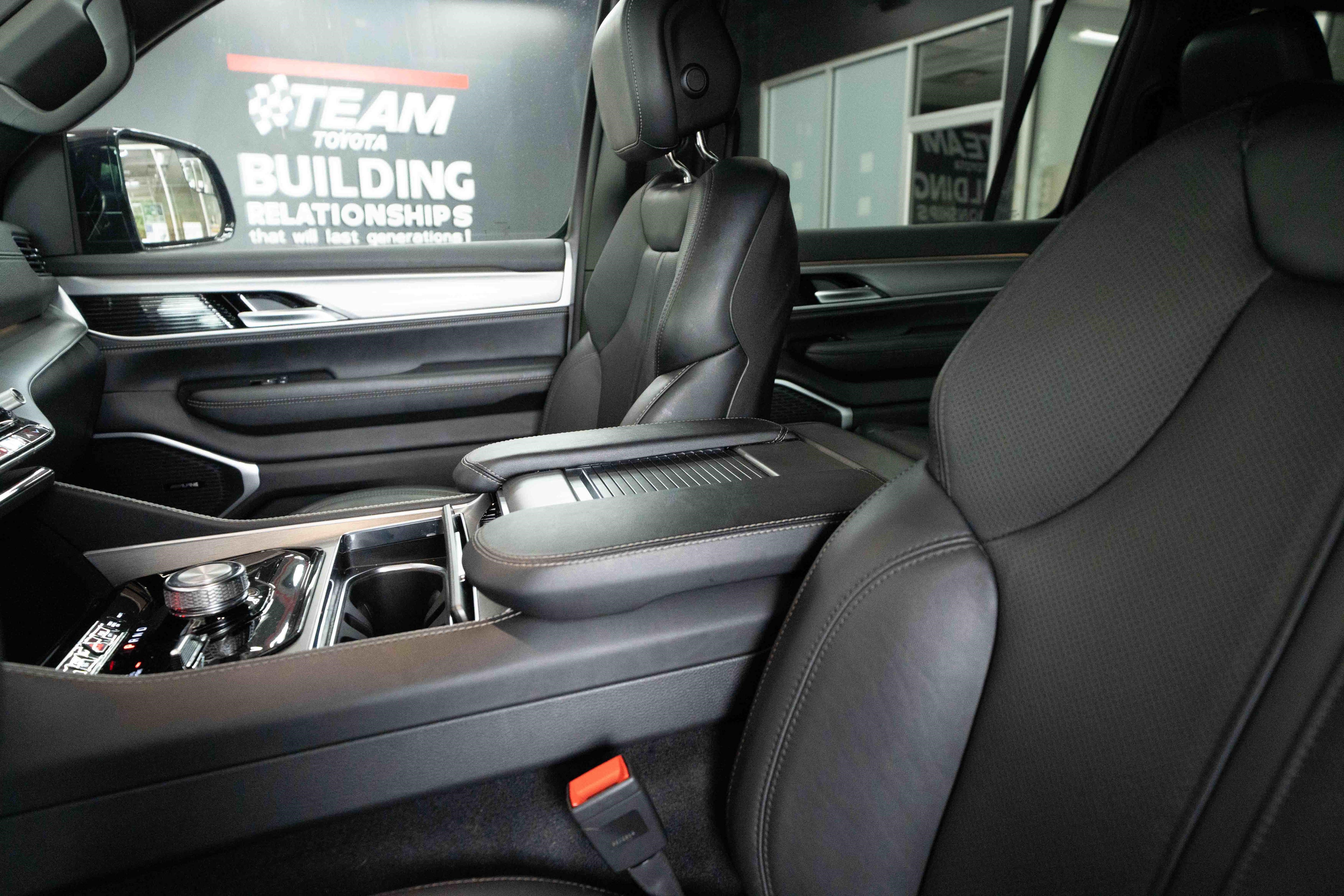 Used 2026 Jeep Grand Wagoneer Limited w/ 8-Passenger Seating Package AWD/4WD image 10