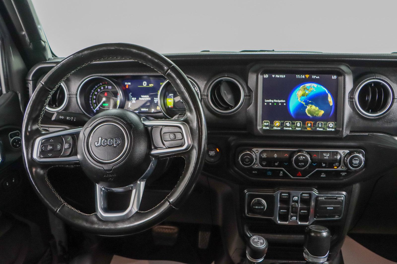 Used 2022 Jeep Wrangler Unlimited Sahara w/ Cold Weather Group AWD/4WD image 18
