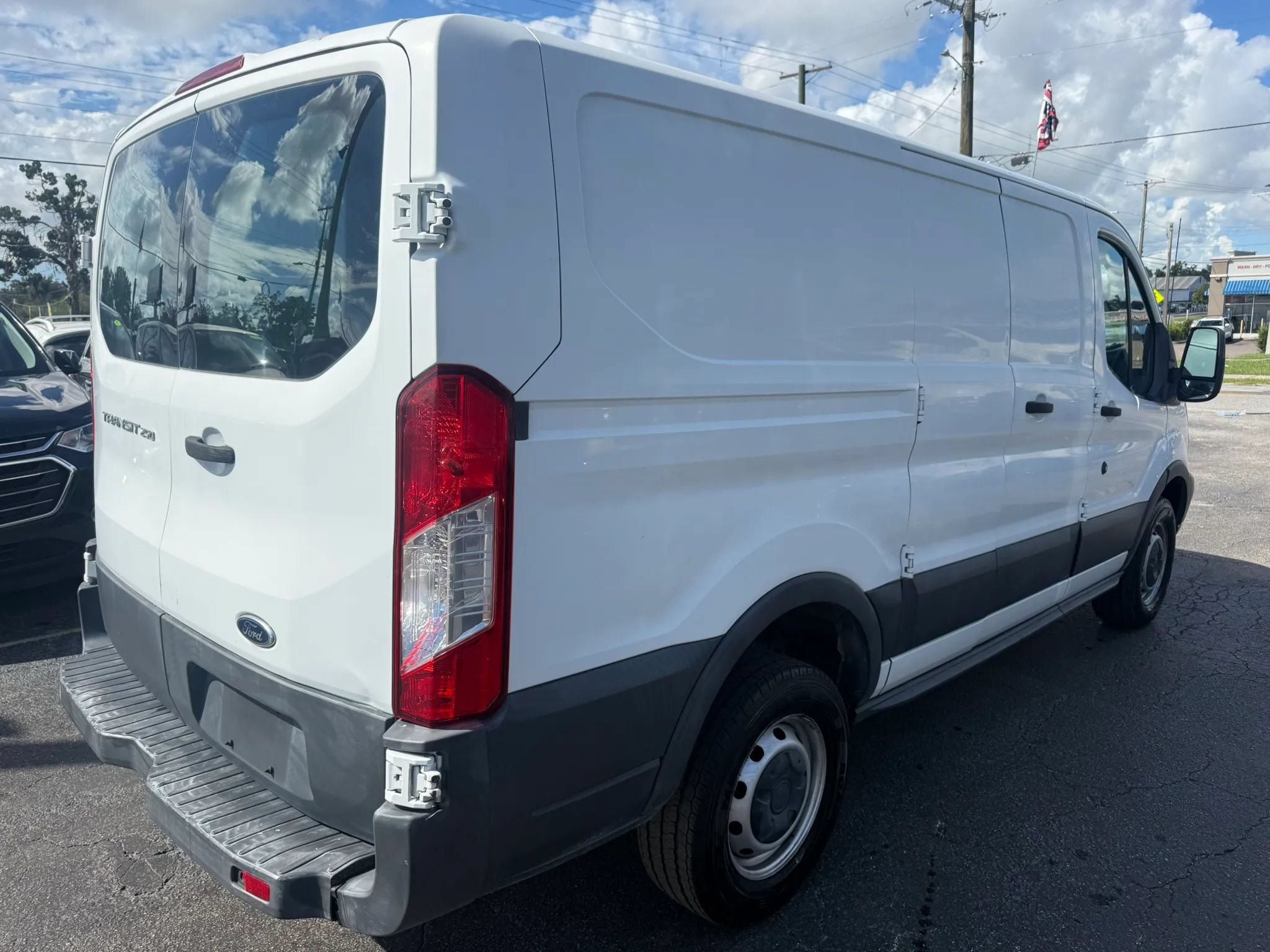 Used 2015 Ford Transit 250 130 Low Roof RWD image 5