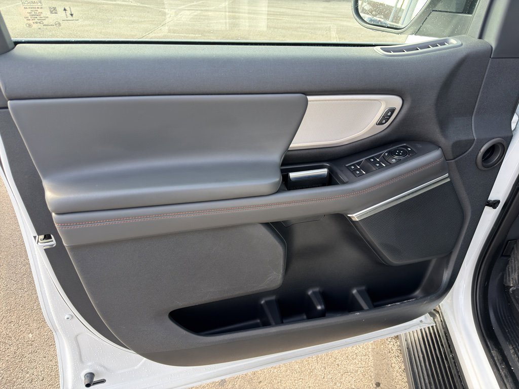 Used 2025 Ford Expedition Active AWD/4WD image 12