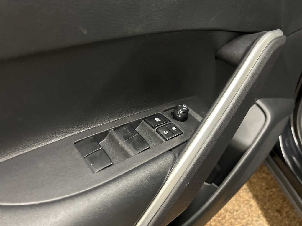 Used 2024 Toyota Corolla Cross LE image 24