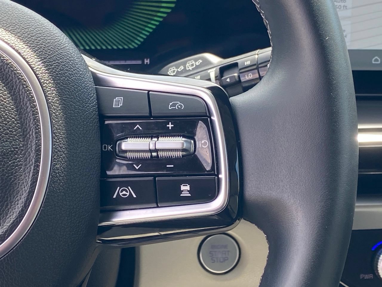 Certified 2025 Kia Sorento S w/ Panoramic Sunroof Package FWD image 15