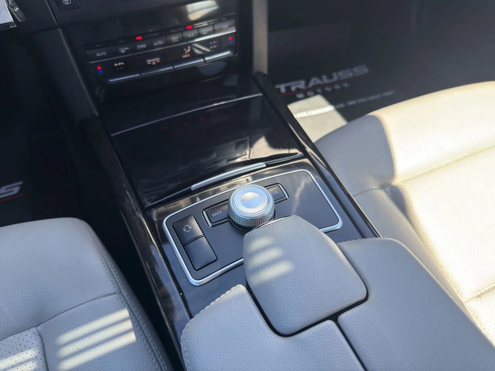 Used 2011 Mercedes-Benz E 350 E 350 4MATIC Sedan 4D image 21