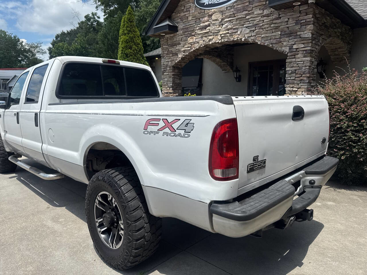 Used 2005 Ford F350 XLT image 3