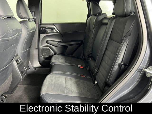 Used 2024 Mitsubishi Outlander SE image 13