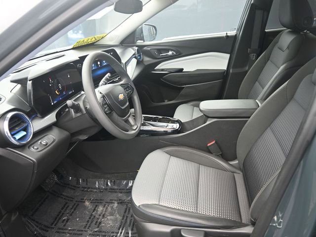 Used 2025 Chevrolet Trax LT image 16