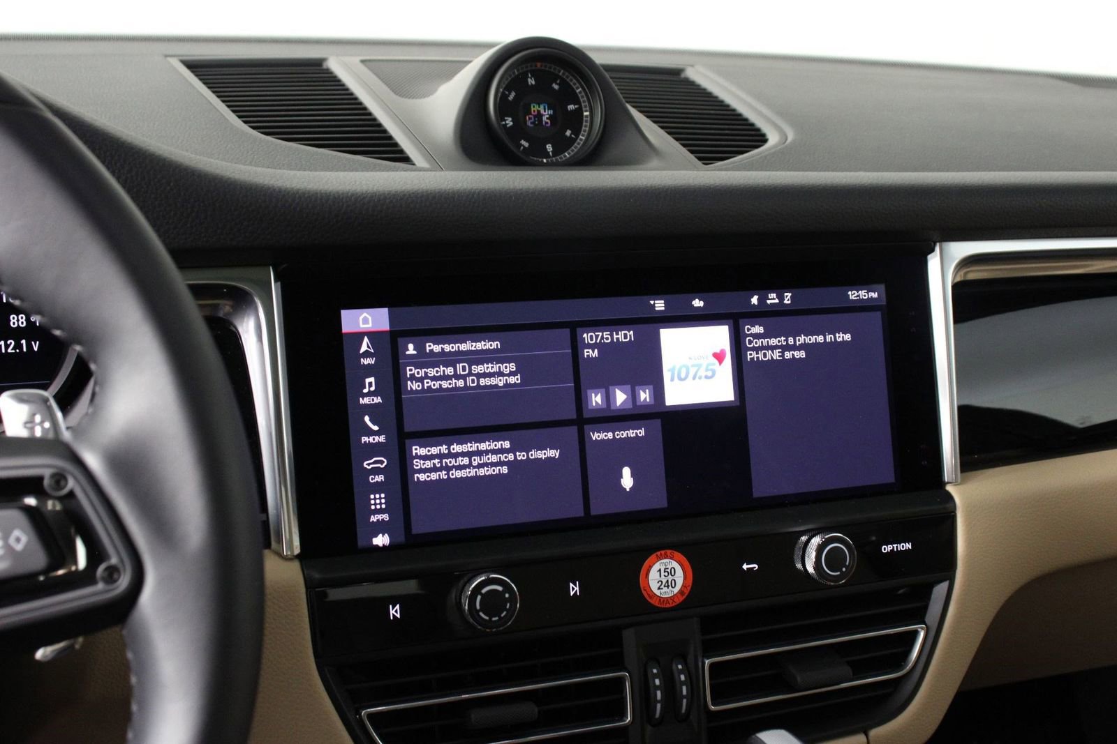 Certified 2025 Porsche Macan image 13