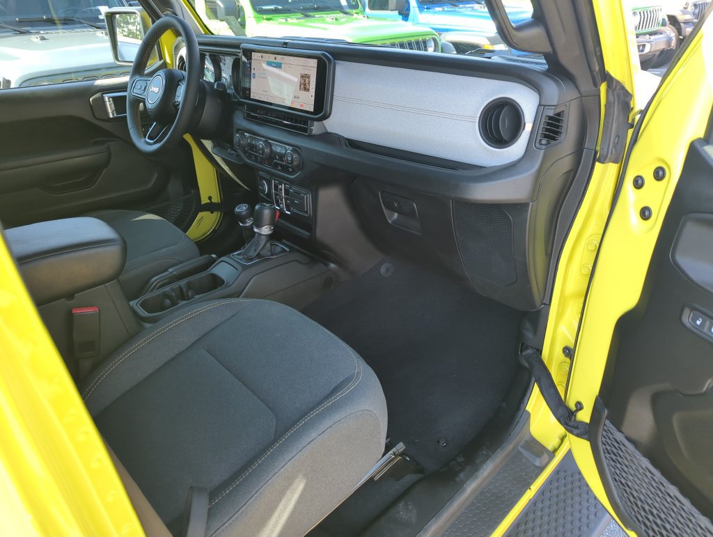 Used 2024 Jeep Wrangler Unlimited Sport AWD/4WD image 32