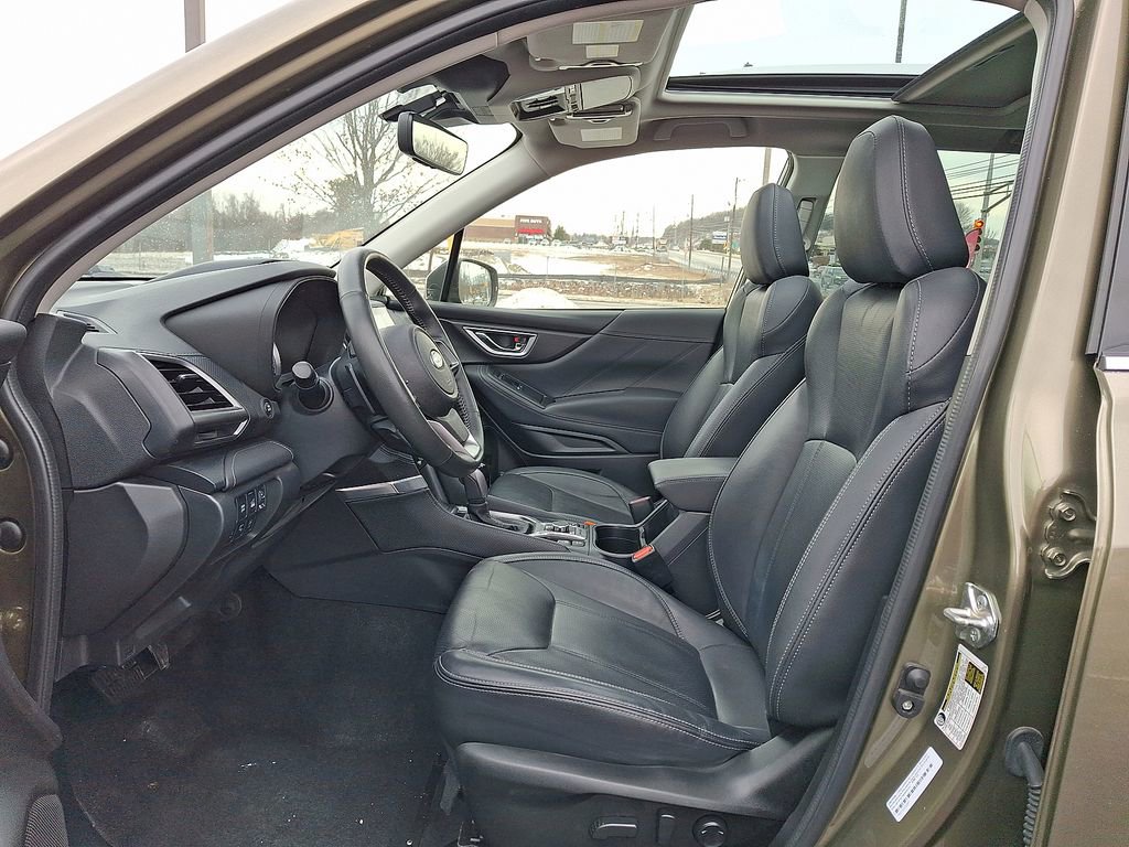 Used 2023 Subaru Forester Touring image 3