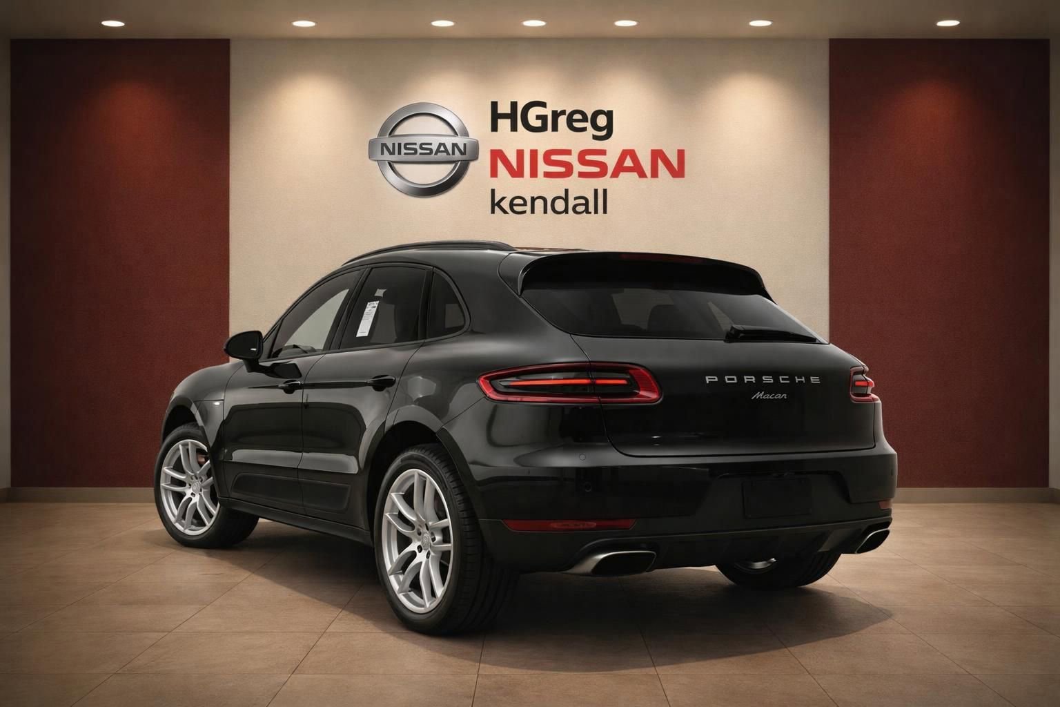 Used 2018 Porsche Macan AWD/4WD image 2