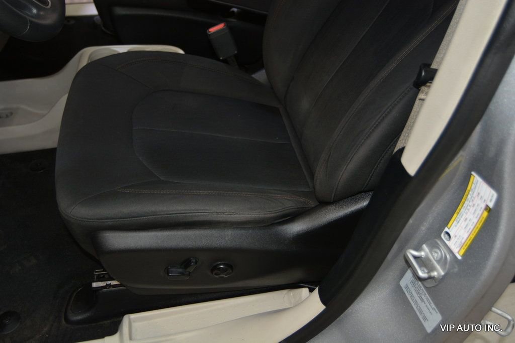 Used 2017 Chrysler Pacifica Touring image 15