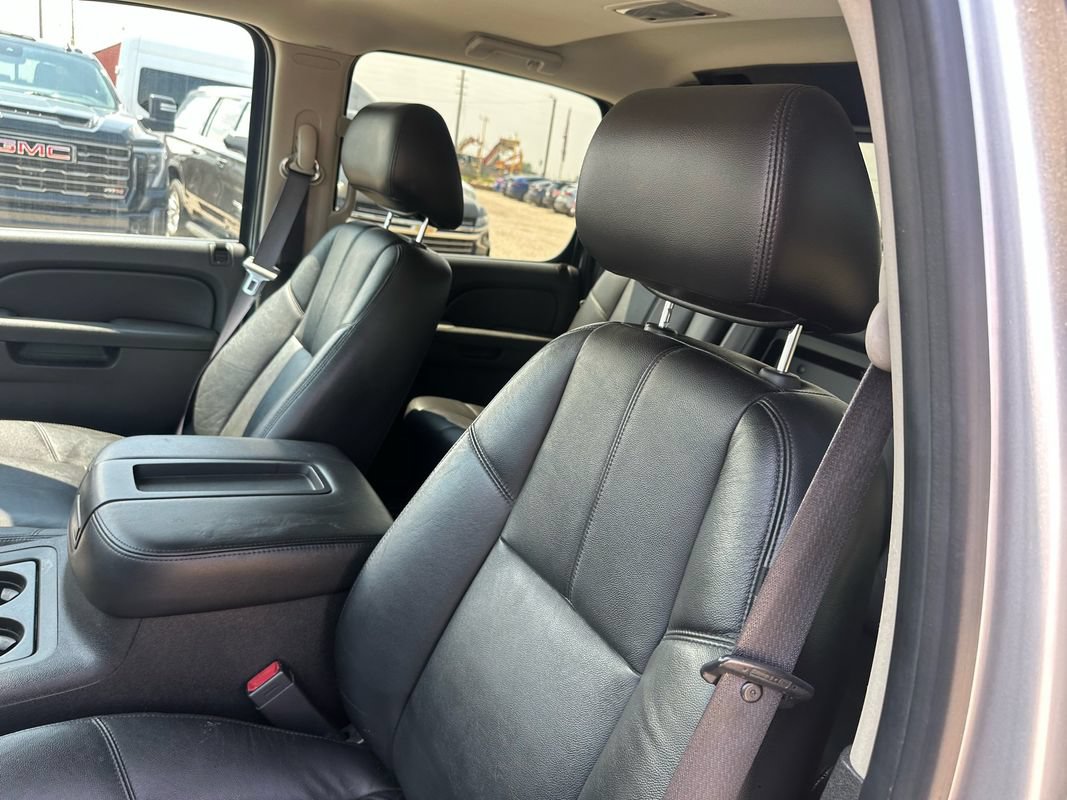 Used 2012 Chevrolet Avalanche LT w/ Suspension Package, Off-Road AWD/4WD image 36