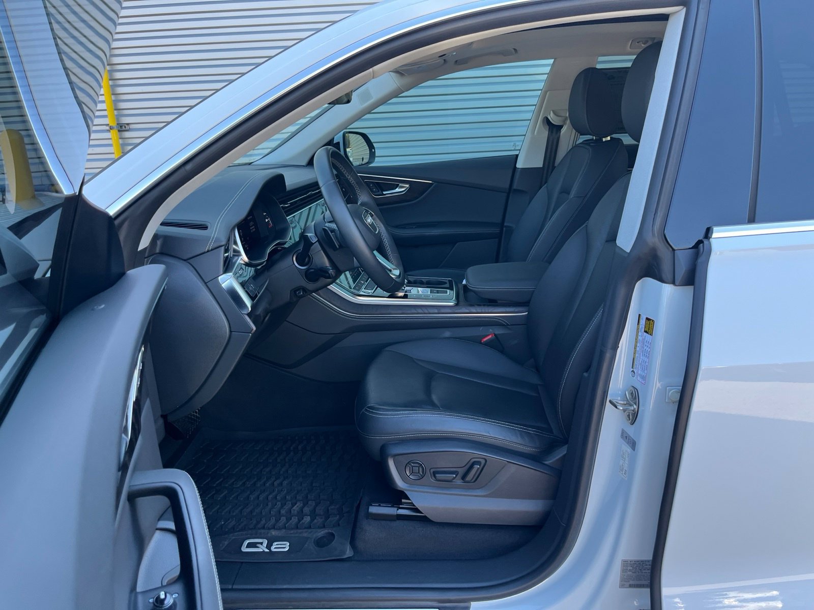 Used 2023 Audi Q8 Premium Plus AWD/4WD image 28
