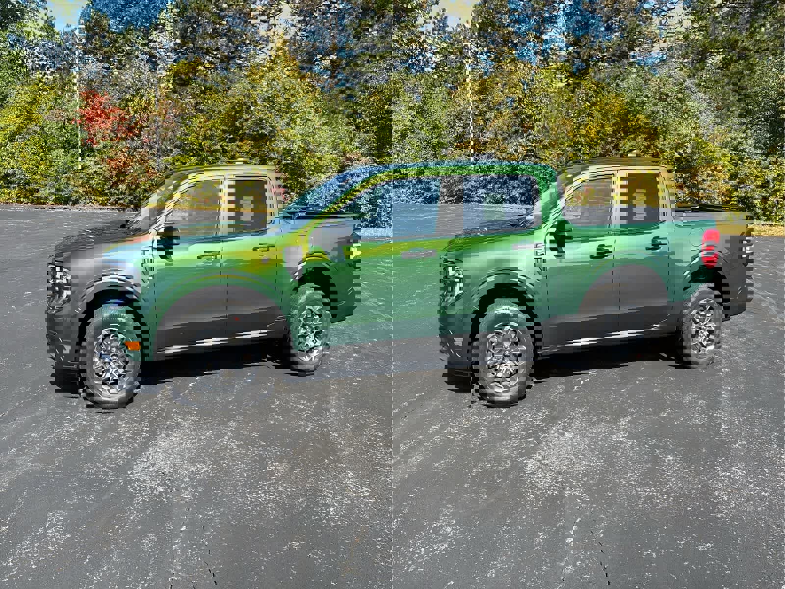 New 2025 Ford Maverick XLT w/ XLT Luxury Package image 4