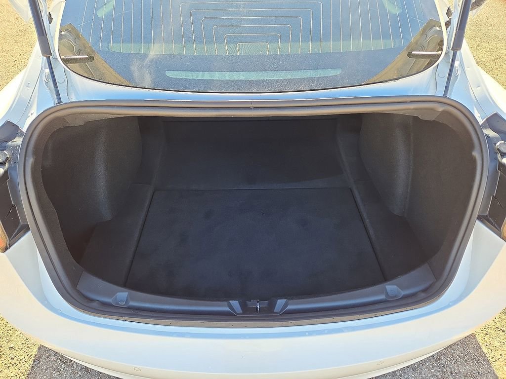Used 2019 Tesla Model 3 Standard Range image 12