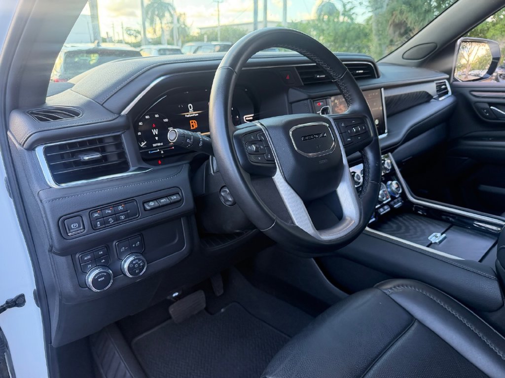 Used 2023 GMC Yukon Denali AWD/4WD image 10