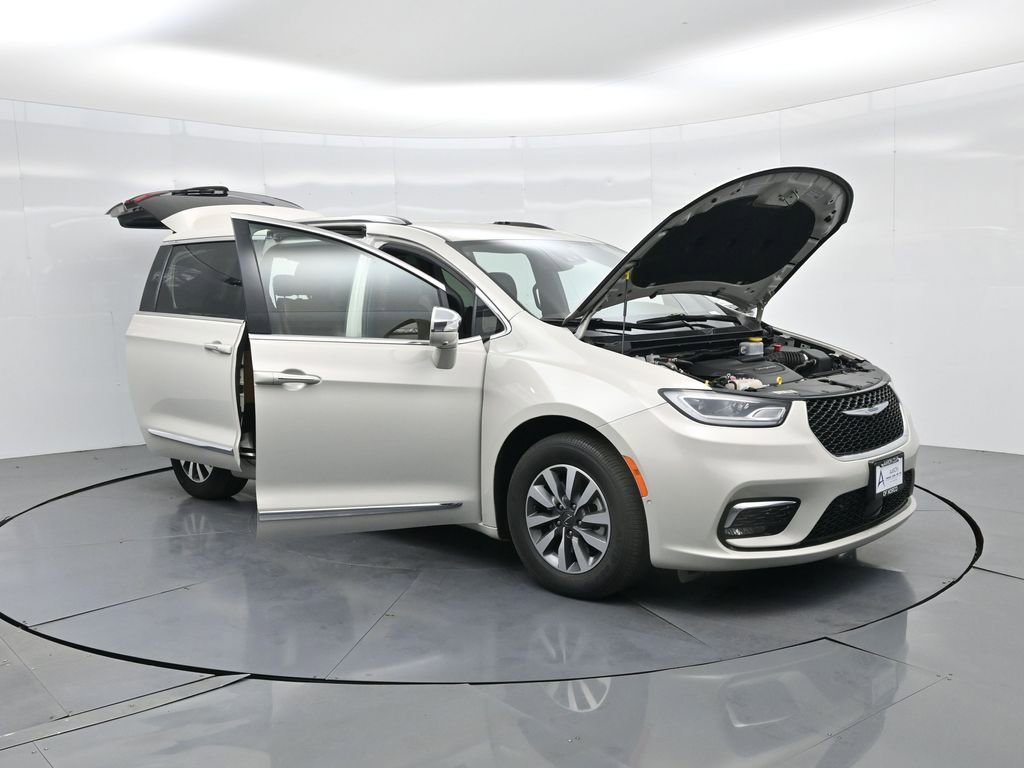 Used 2021 Chrysler Pacifica Limited w/ Premium & Safety Sphere Group image 36