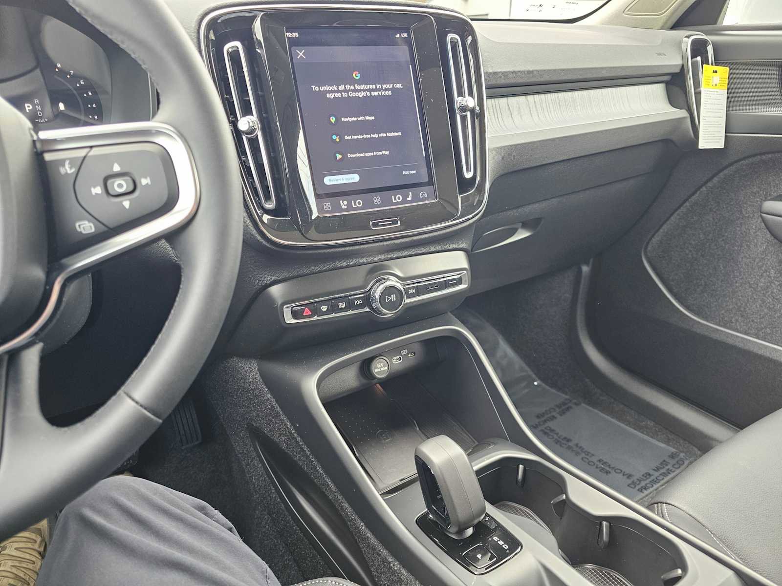 Used 2025 Volvo XC40 B5 Core w/ Protection Package Premier image 27