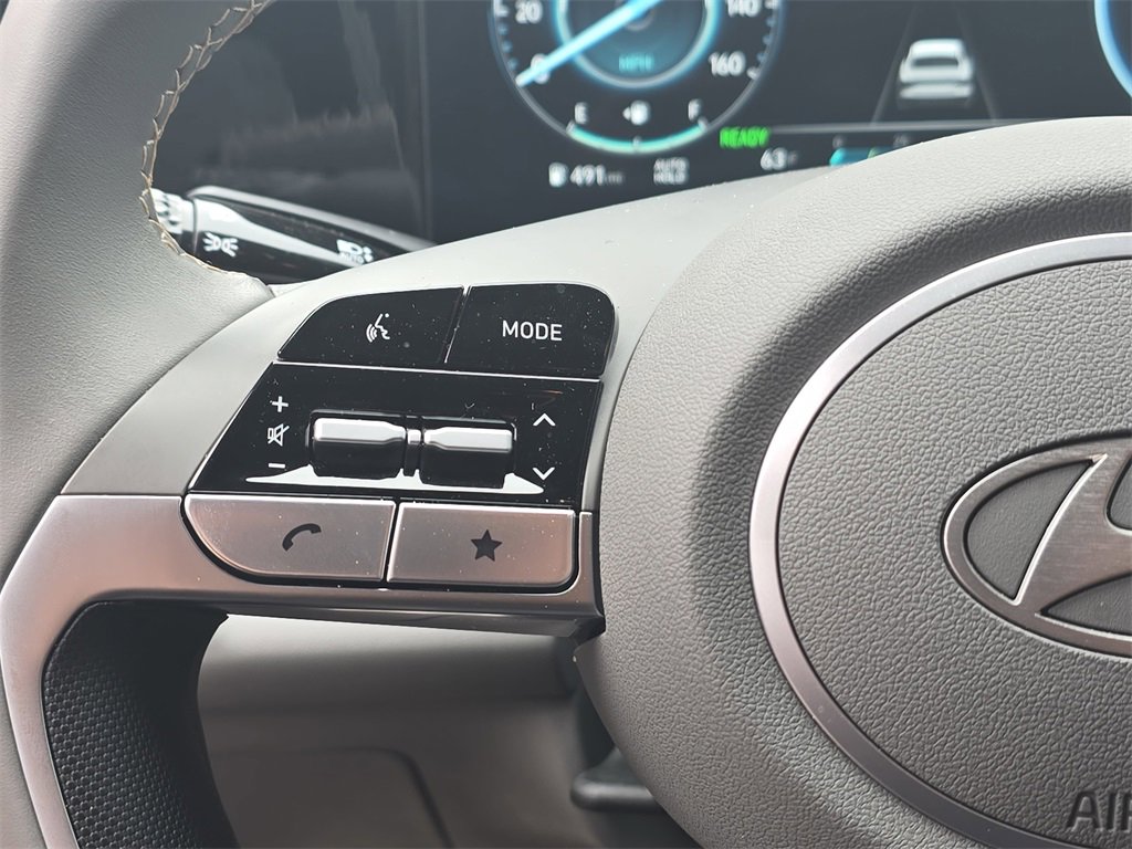 Used 2025 Hyundai Elantra SEL image 16