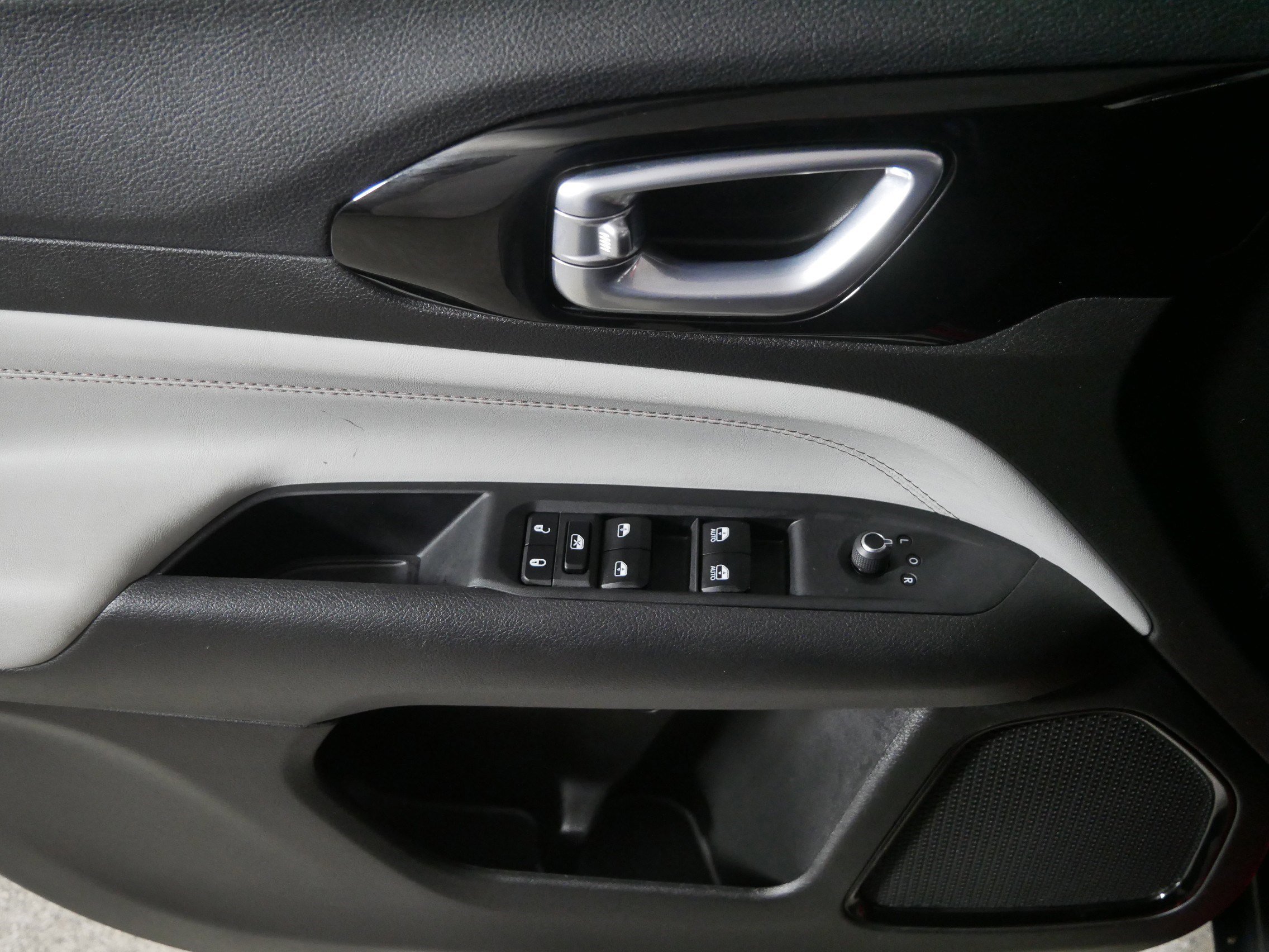 Used 2024 Jeep Compass Limited image 19