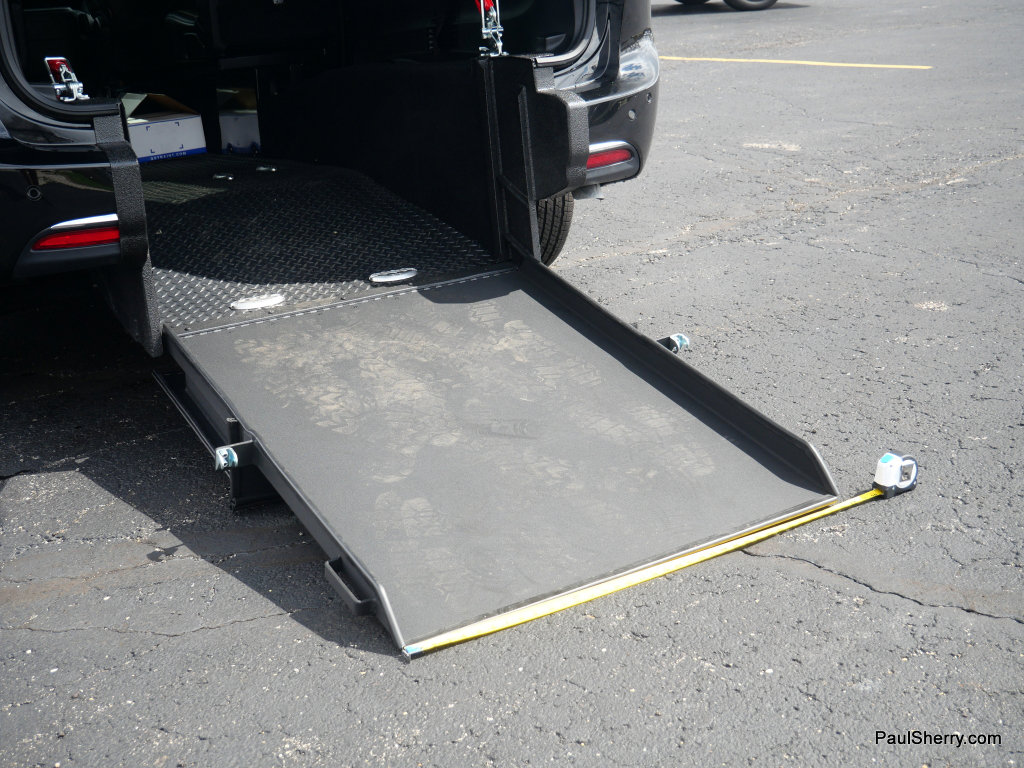 Used 2025 Chrysler Pacifica Select FWD image 17