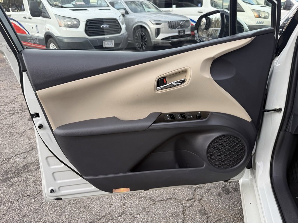 Used 2017 Toyota Prius Four image 22