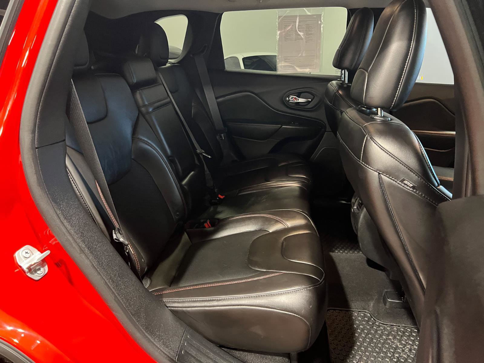 Used 2019 Jeep Cherokee Trailhawk w/ Cold Weather Group image 32