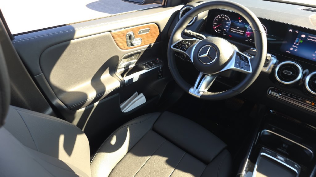 Certified 2025 Mercedes-Benz GLB 250 4MATIC image 26