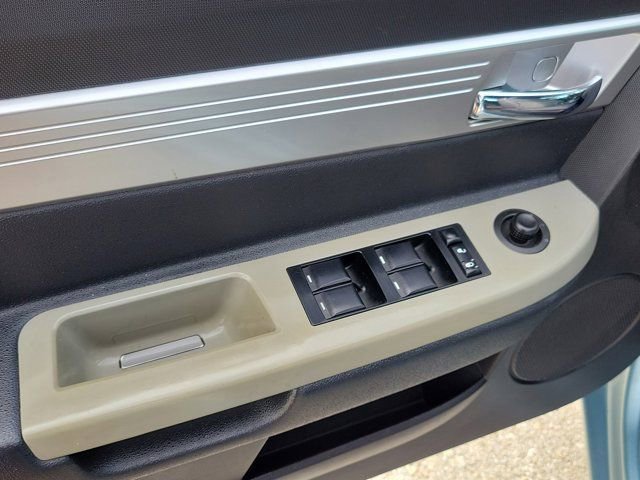 Used 2009 Chrysler Sebring Touring image 14