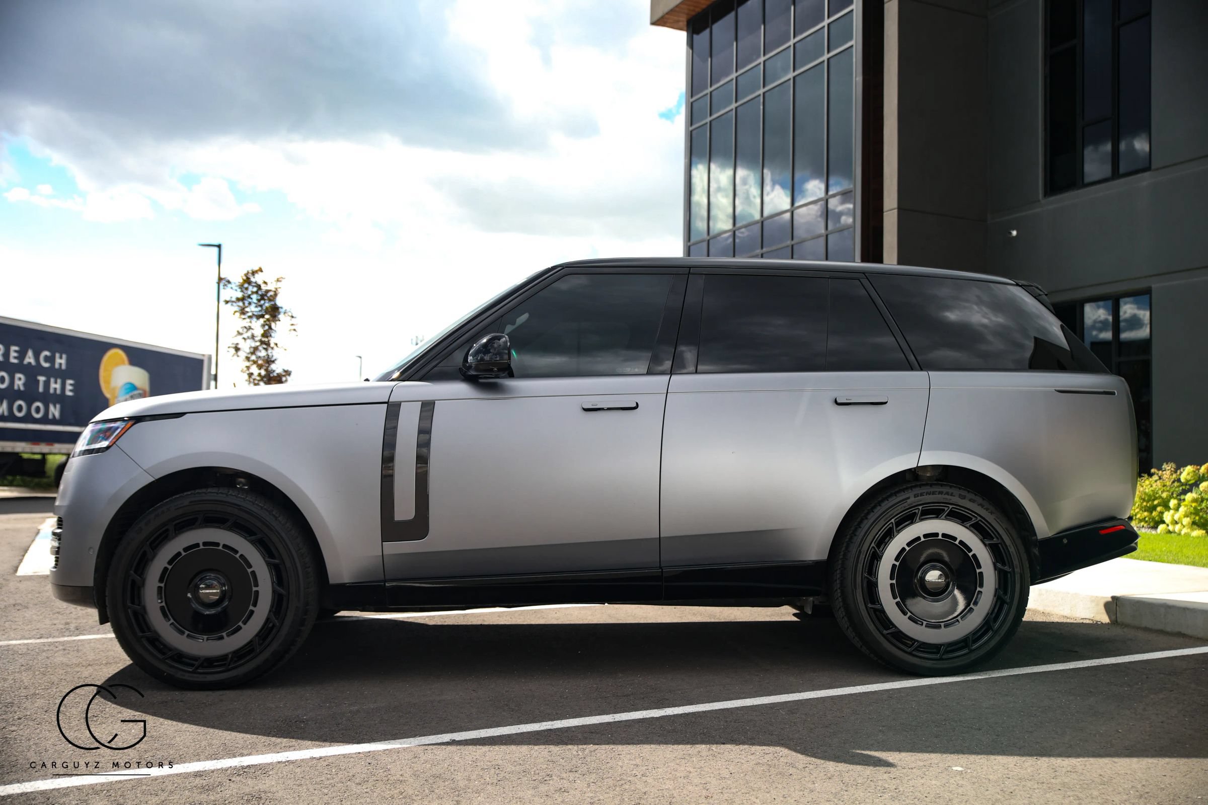 Used 2023 Land Rover Range Rover SE AWD/4WD image 9